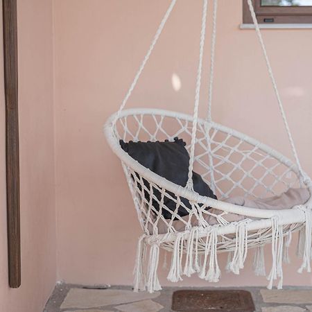 Paralio Astros Beachfront Suites Xiropigado Bagian luar foto