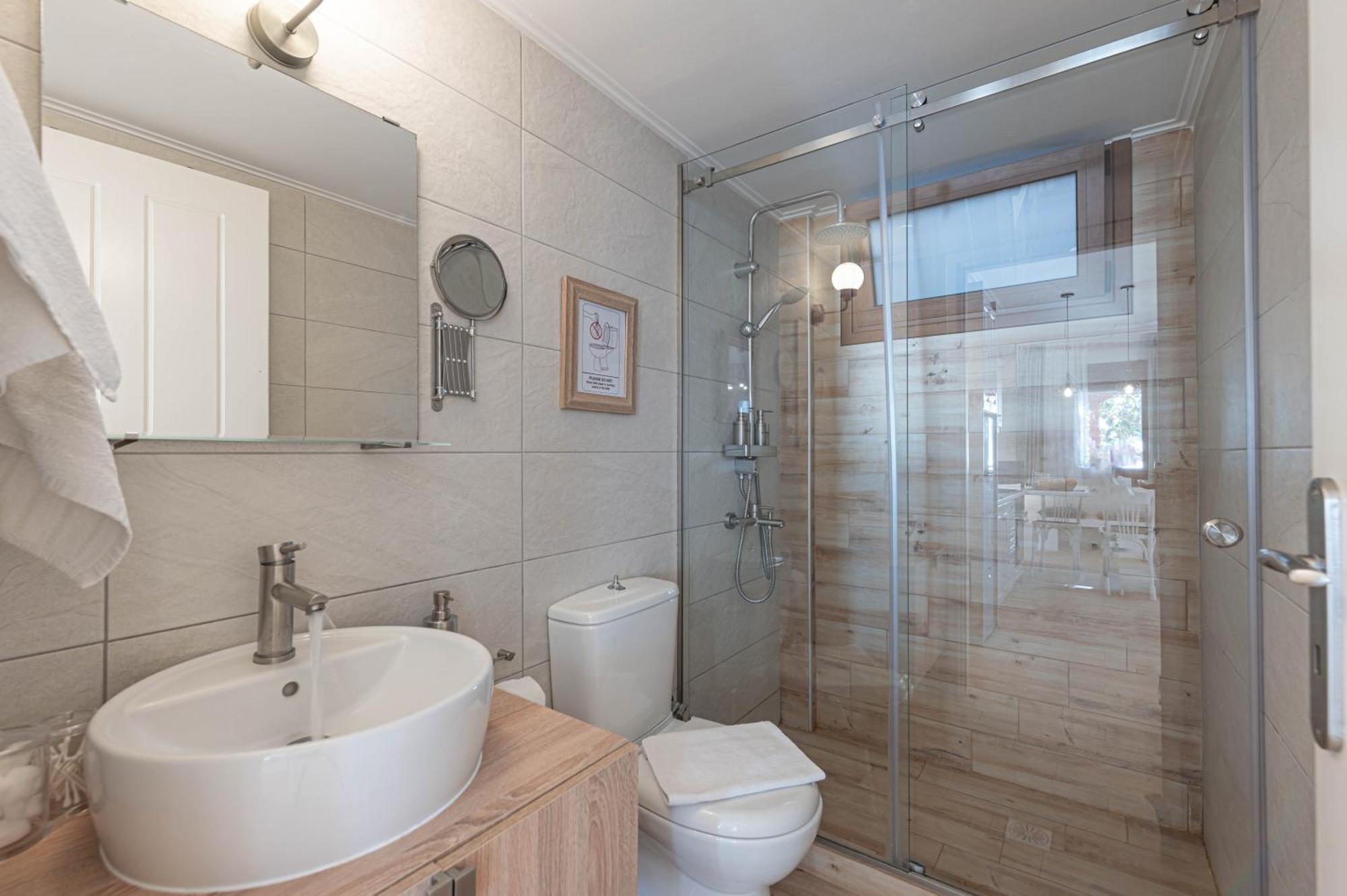 Paralio Astros Beachfront Suites Xiropigado Bagian luar foto