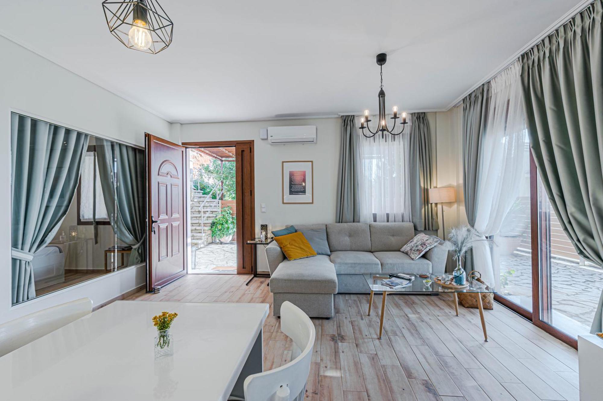 Paralio Astros Beachfront Suites Xiropigado Bagian luar foto