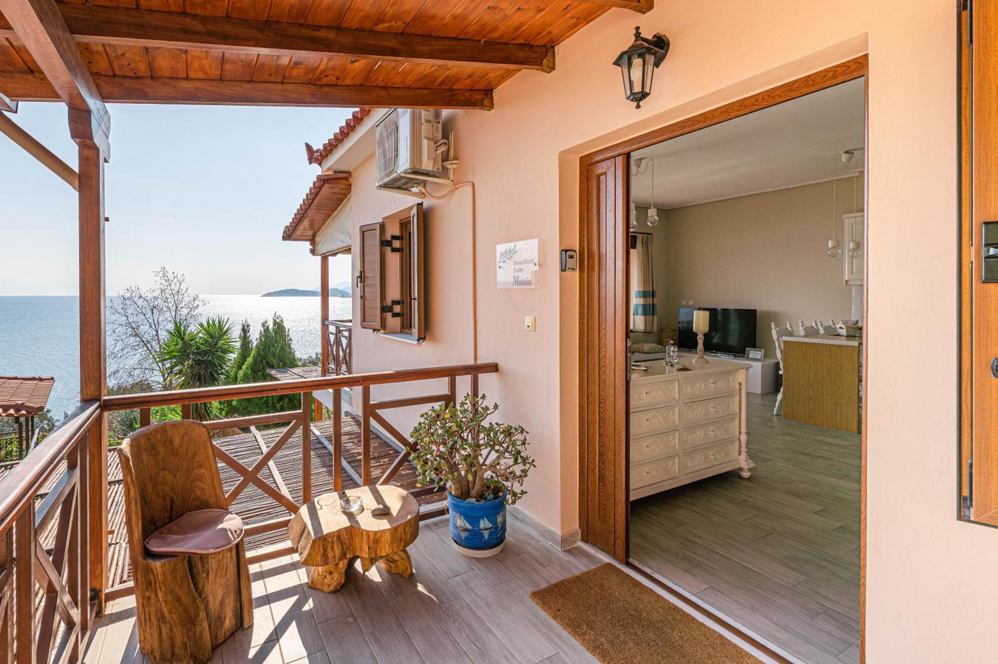 Paralio Astros Beachfront Suites Xiropigado Bagian luar foto