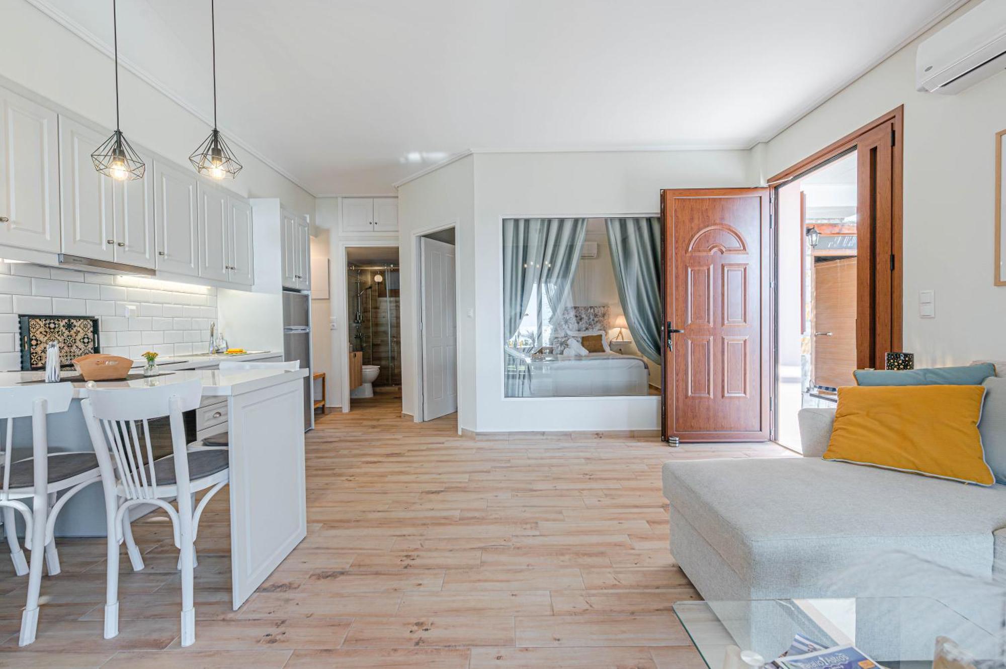 Paralio Astros Beachfront Suites Xiropigado Bagian luar foto