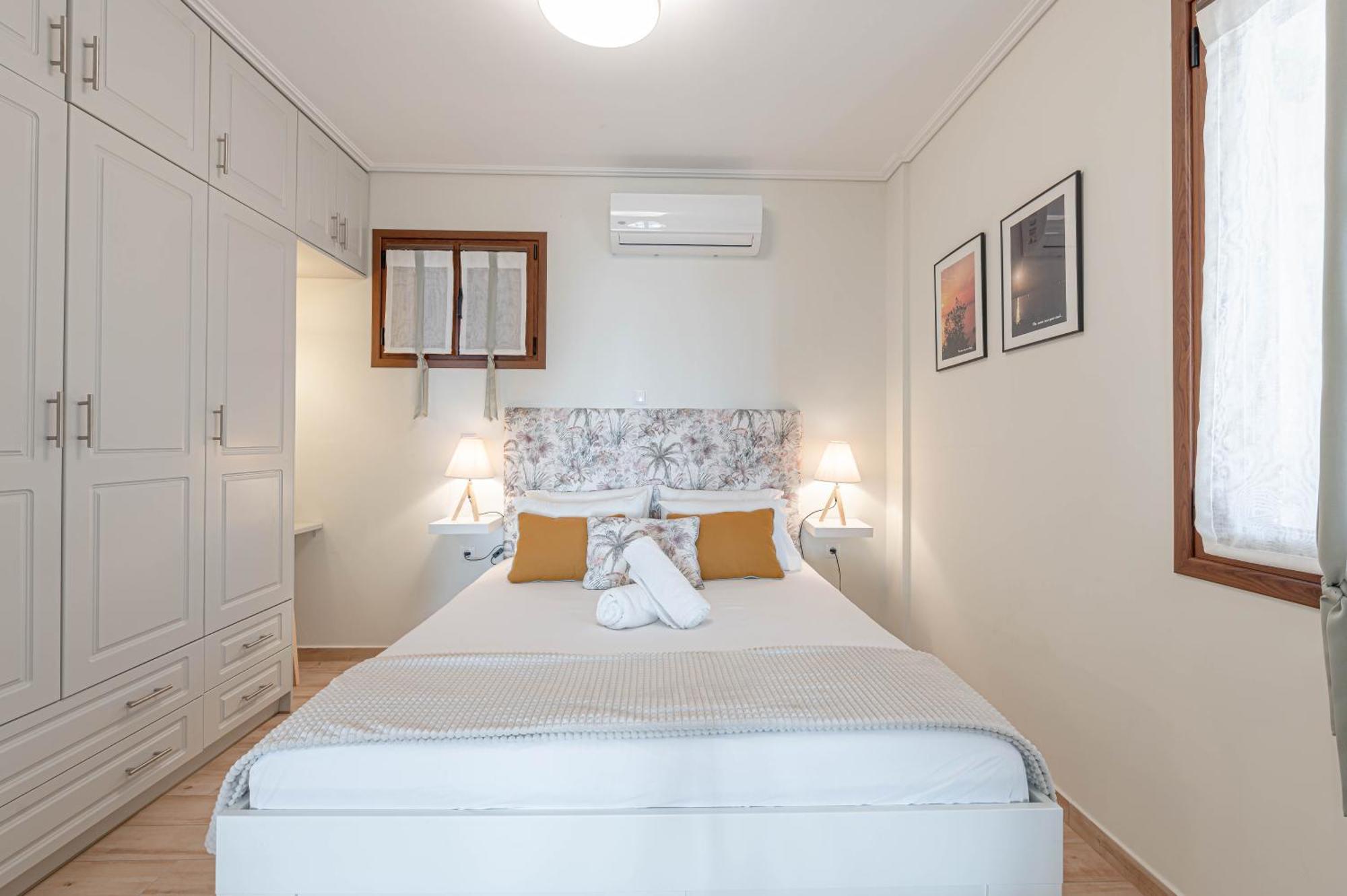 Paralio Astros Beachfront Suites Xiropigado Bagian luar foto