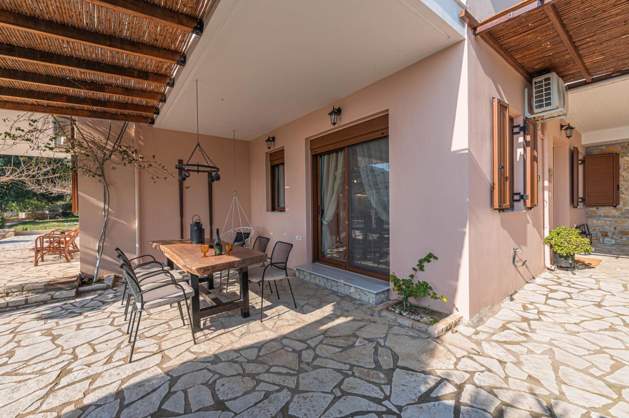 Paralio Astros Beachfront Suites Xiropigado Bagian luar foto