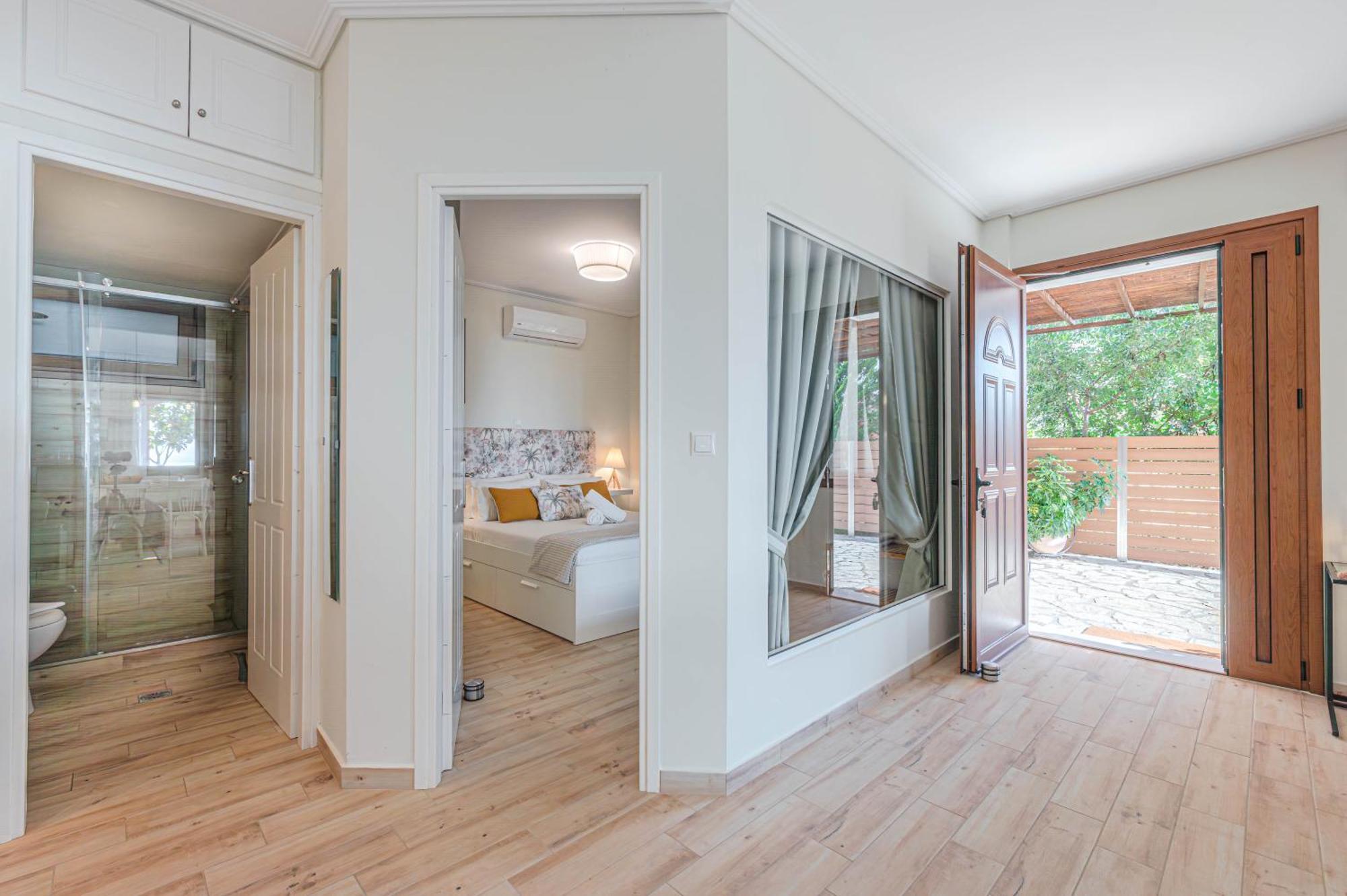 Paralio Astros Beachfront Suites Xiropigado Bagian luar foto