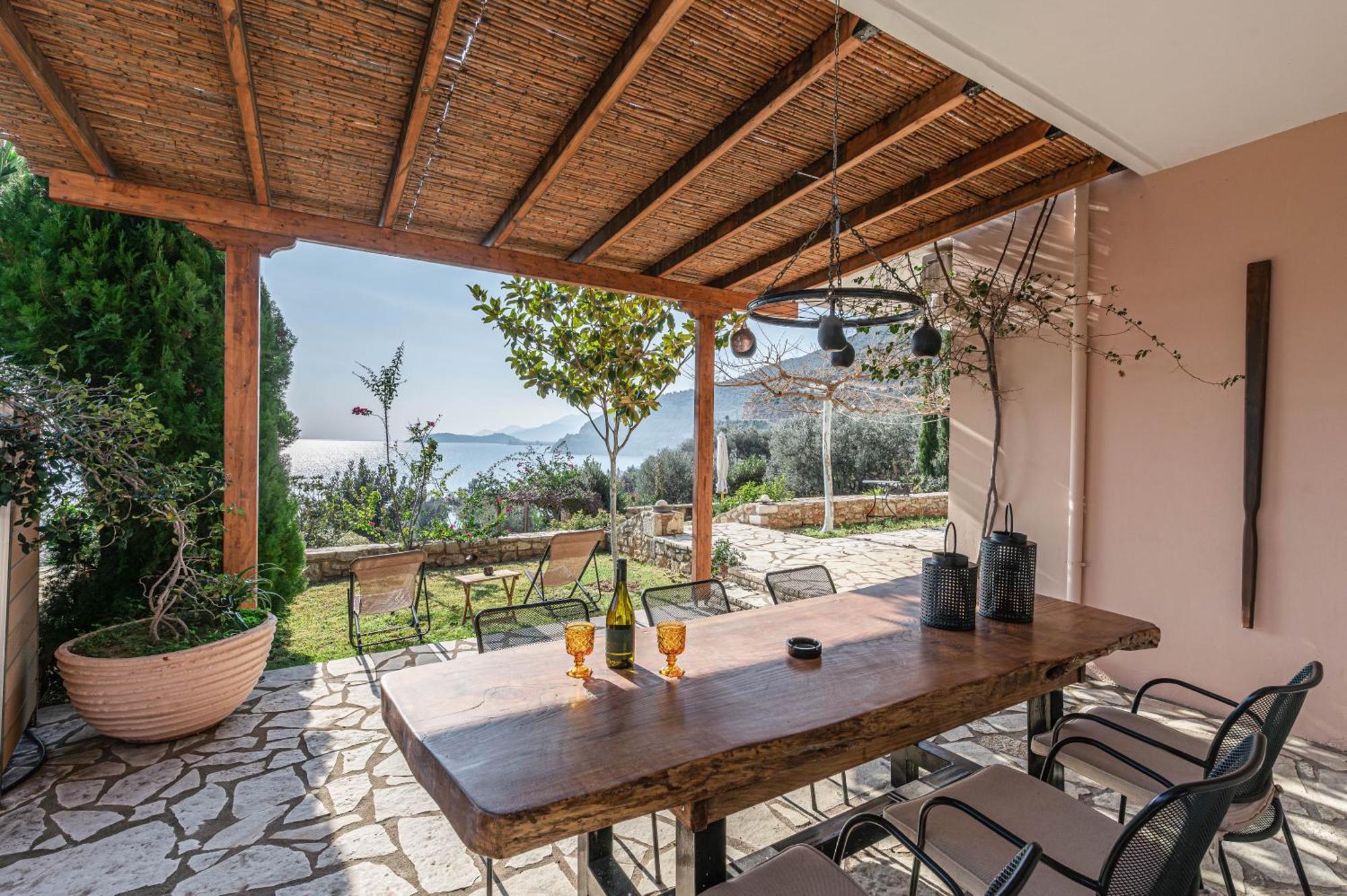 Paralio Astros Beachfront Suites Xiropigado Bagian luar foto