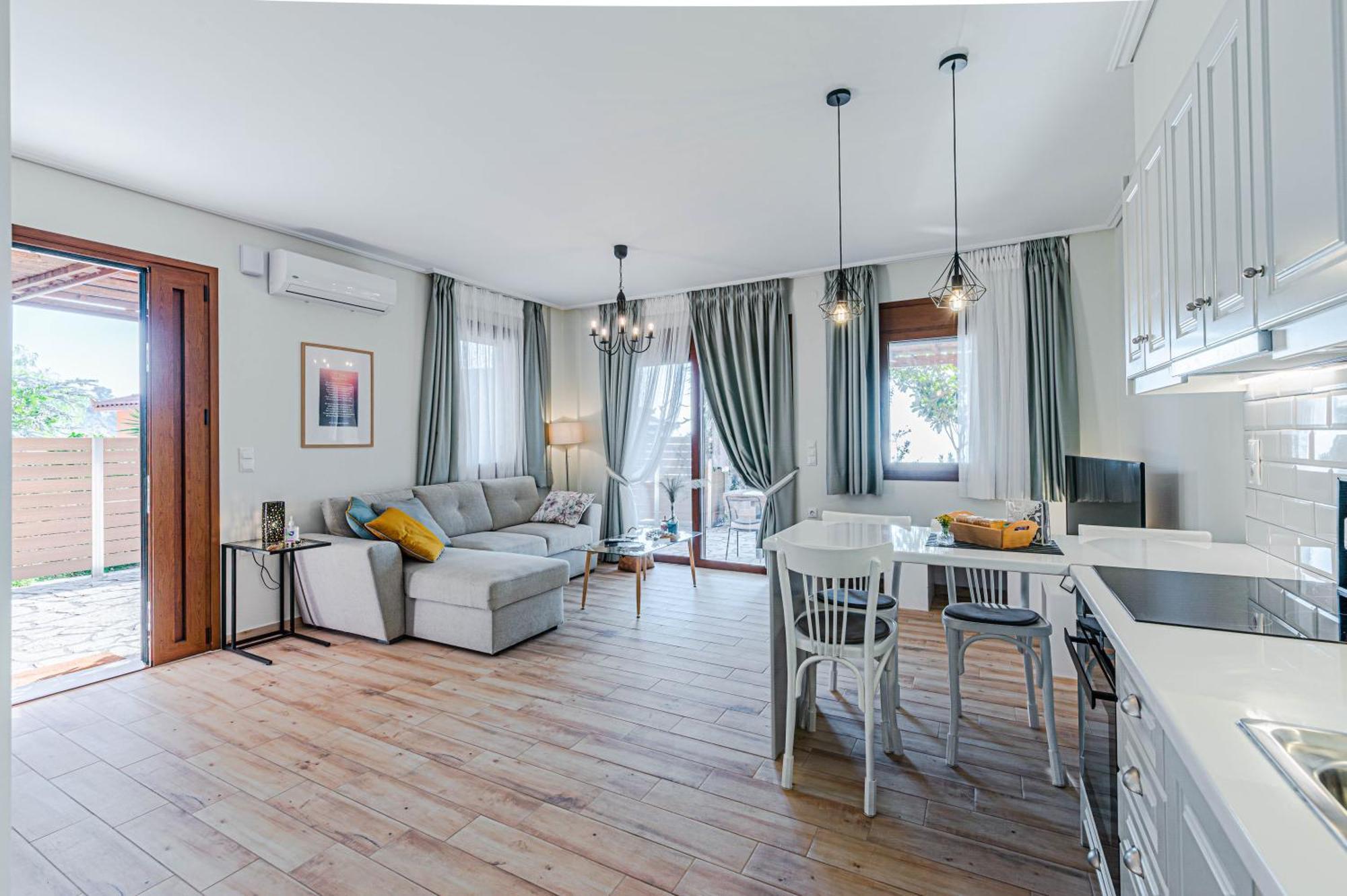 Paralio Astros Beachfront Suites Xiropigado Bagian luar foto