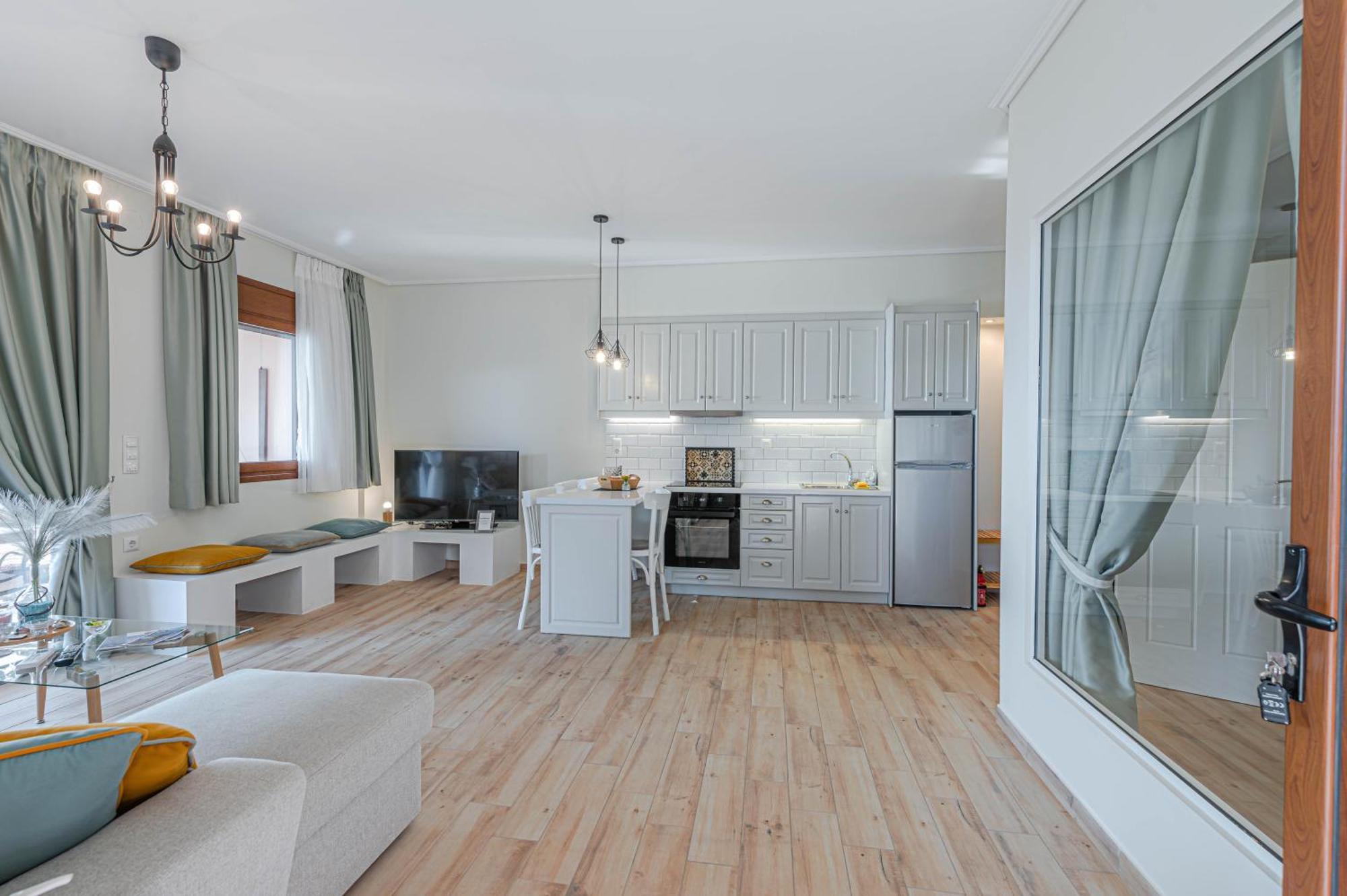 Paralio Astros Beachfront Suites Xiropigado Bagian luar foto