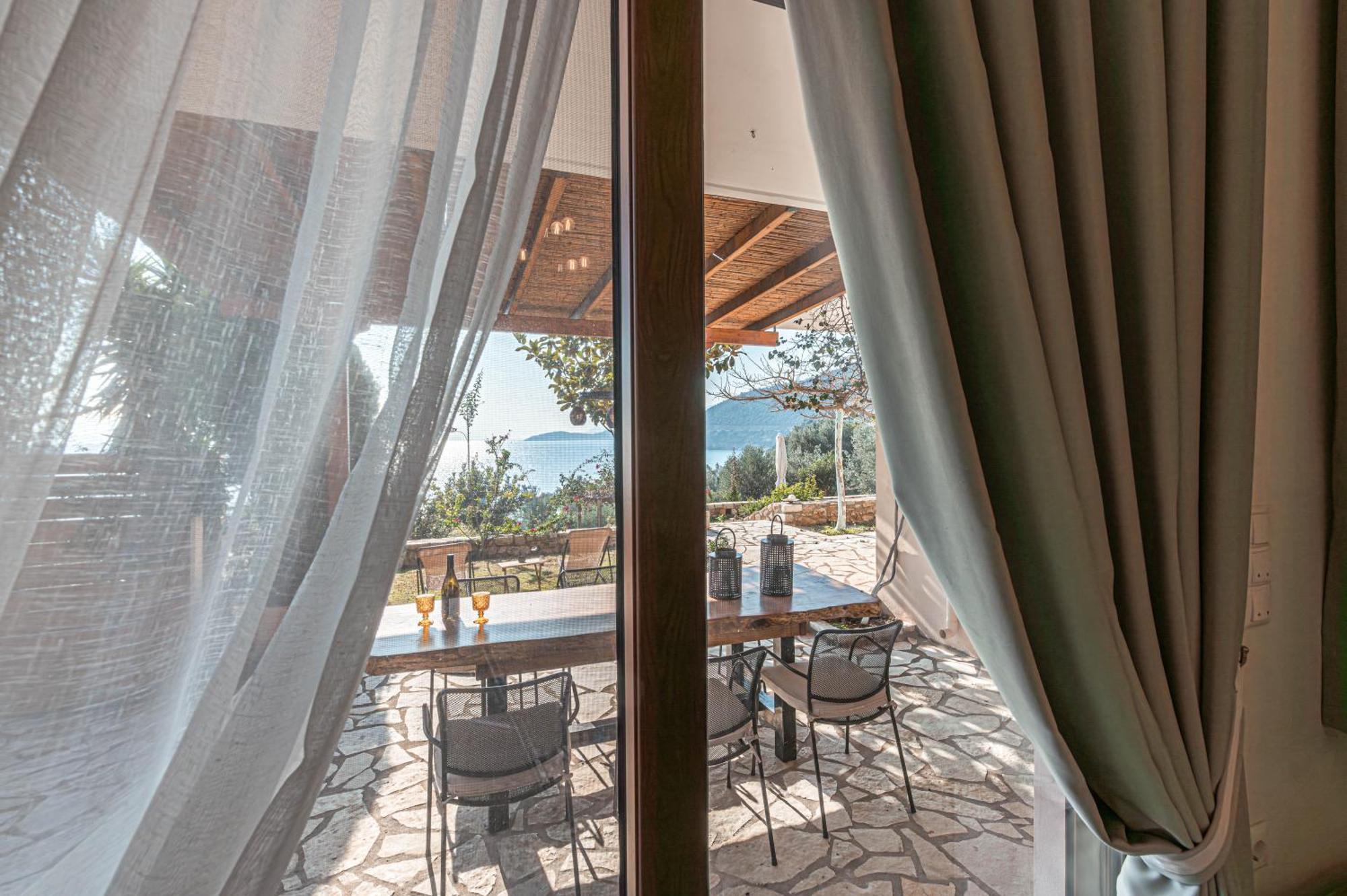 Paralio Astros Beachfront Suites Xiropigado Bagian luar foto