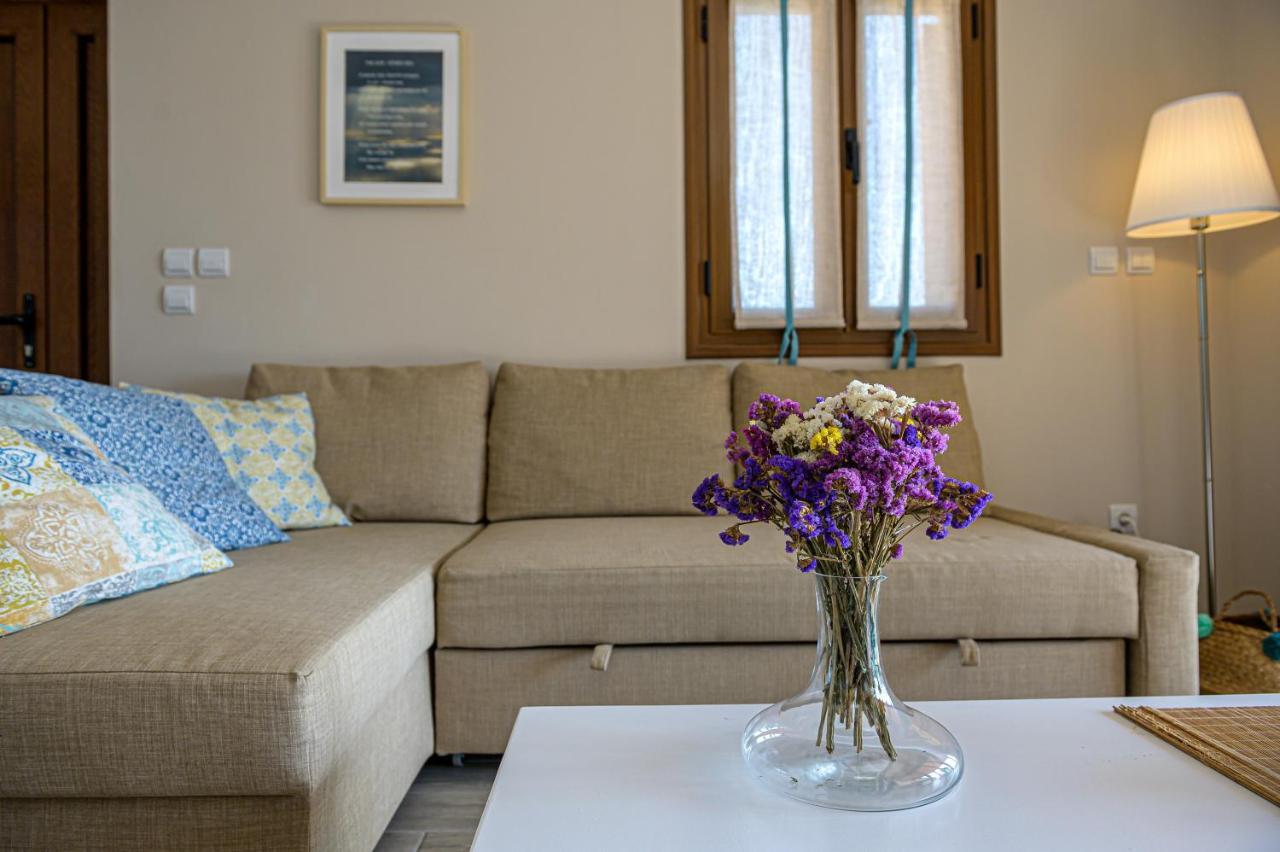 Paralio Astros Beachfront Suites Xiropigado Bagian luar foto