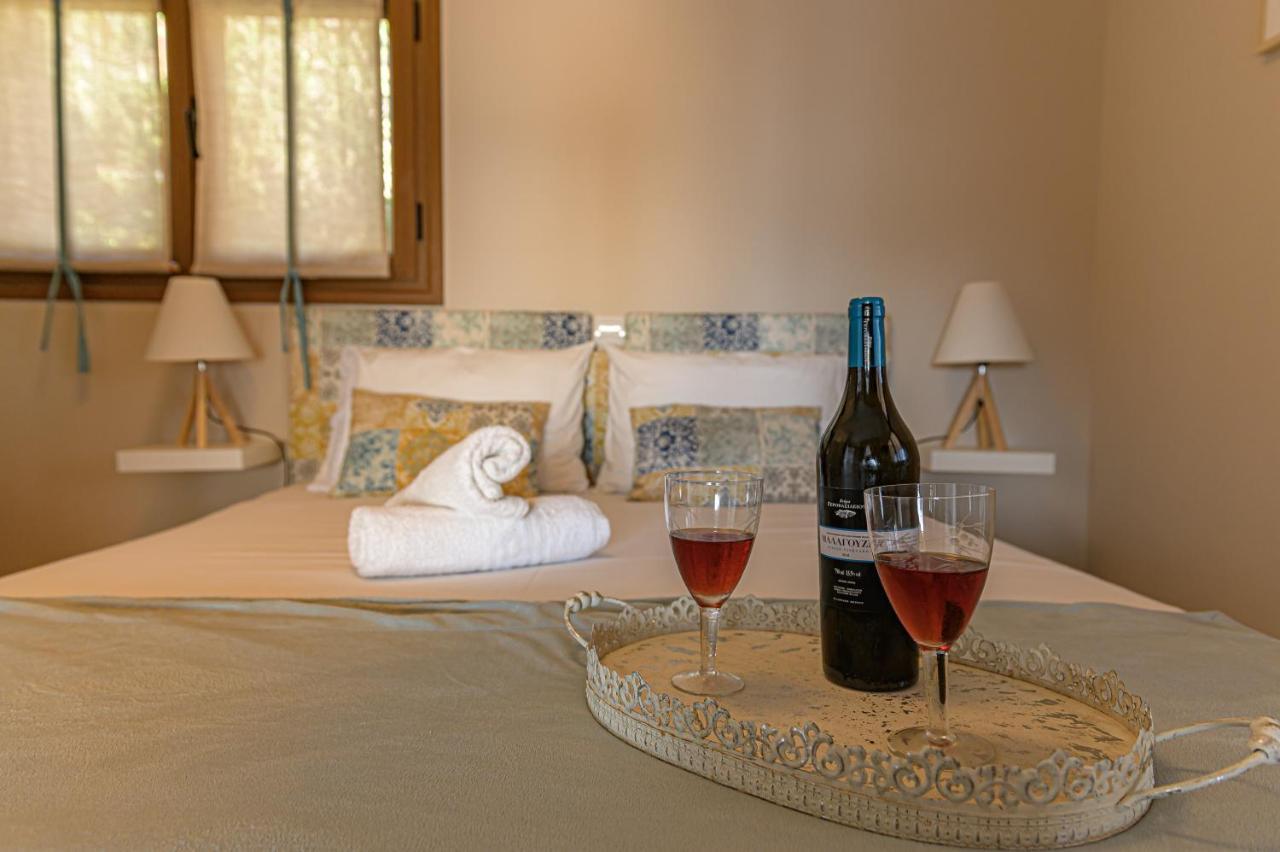 Paralio Astros Beachfront Suites Xiropigado Bagian luar foto