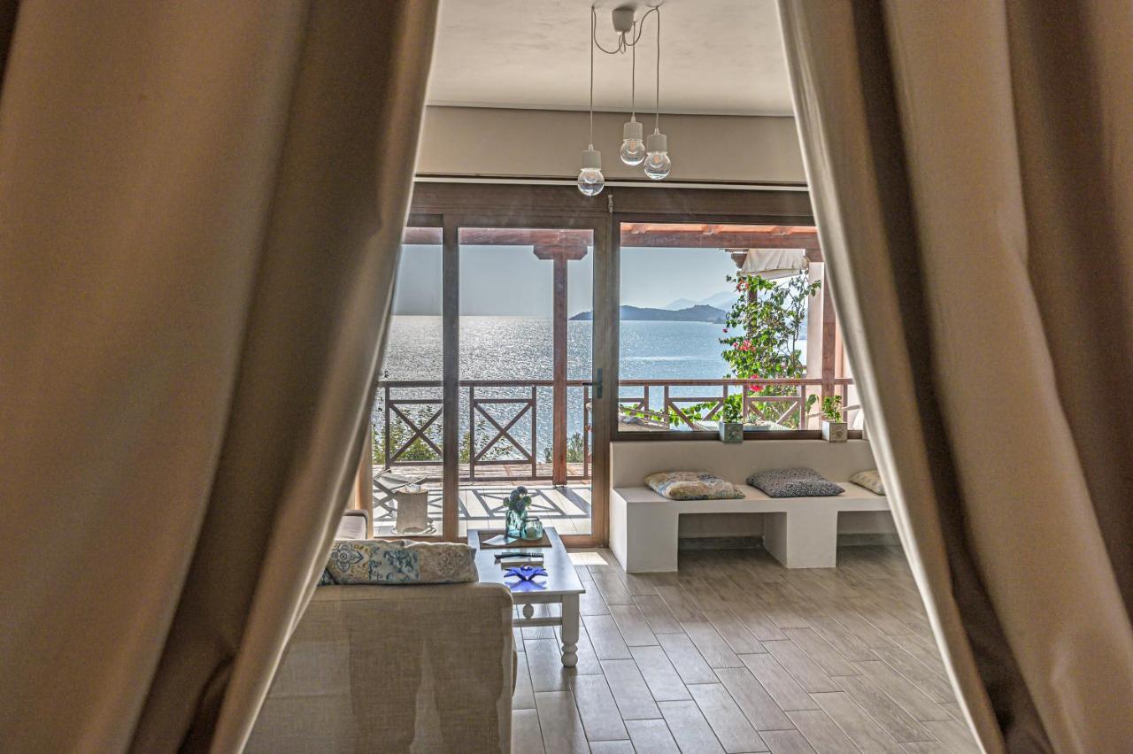Paralio Astros Beachfront Suites Xiropigado Bagian luar foto