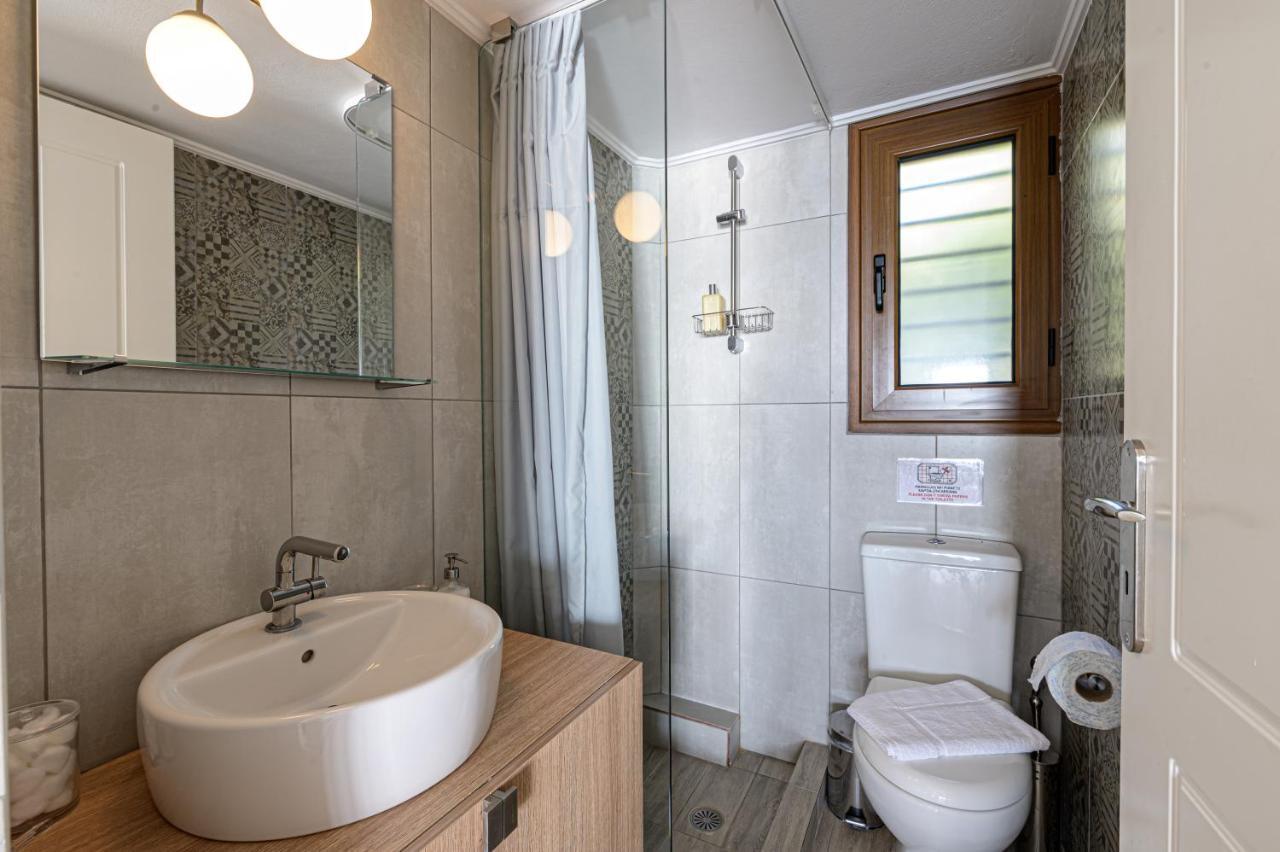 Paralio Astros Beachfront Suites Xiropigado Bagian luar foto