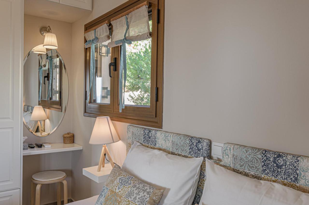 Paralio Astros Beachfront Suites Xiropigado Bagian luar foto