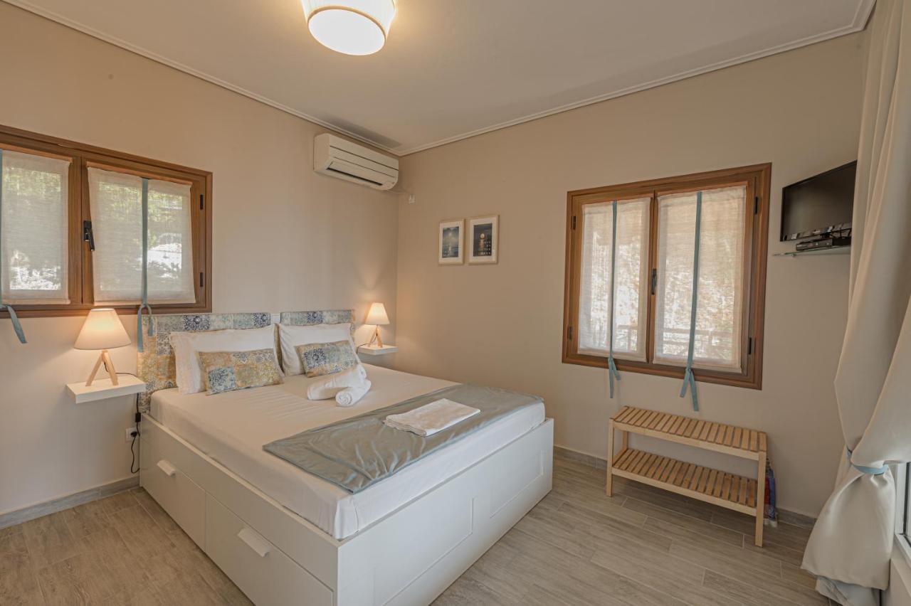 Paralio Astros Beachfront Suites Xiropigado Bagian luar foto