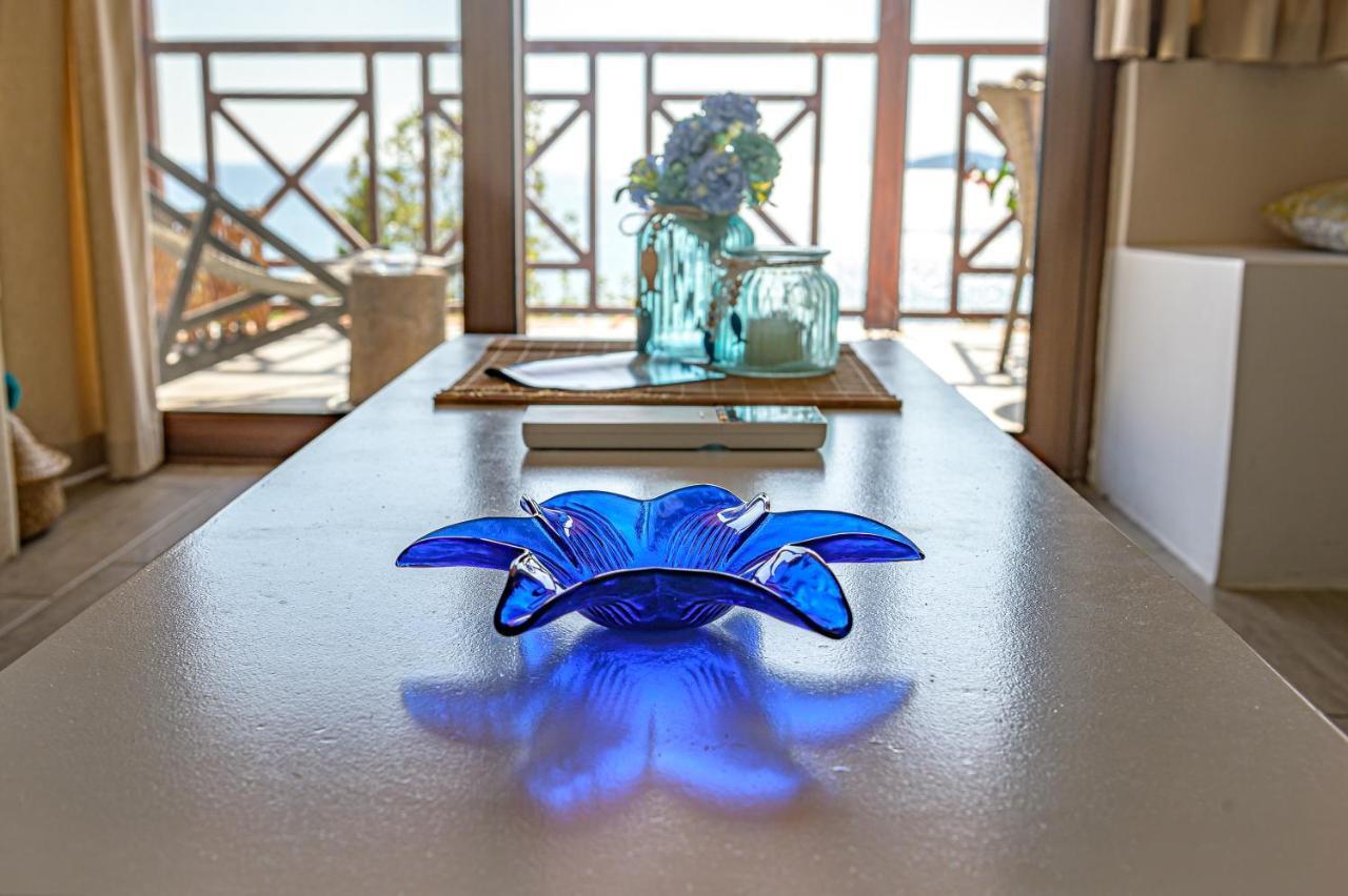 Paralio Astros Beachfront Suites Xiropigado Bagian luar foto