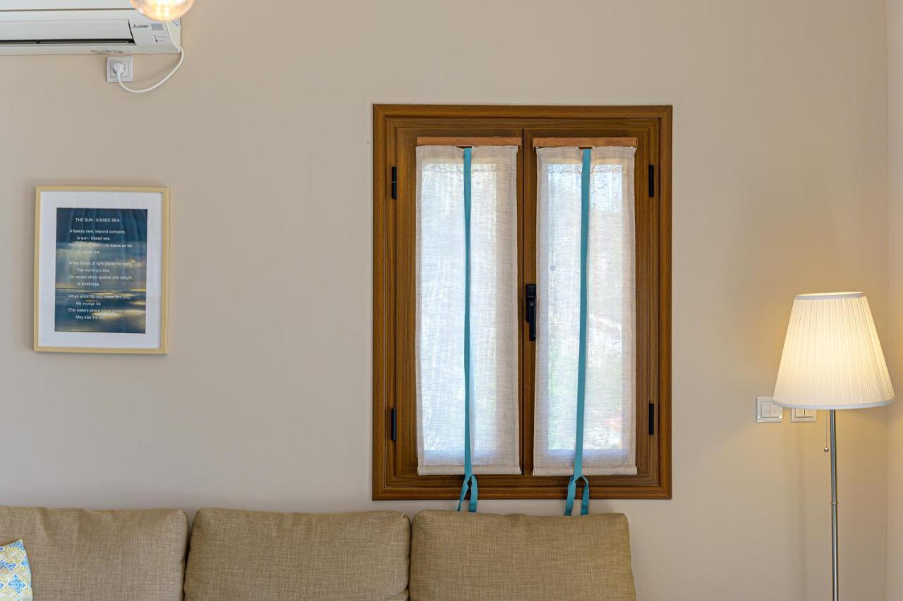 Paralio Astros Beachfront Suites Xiropigado Bagian luar foto