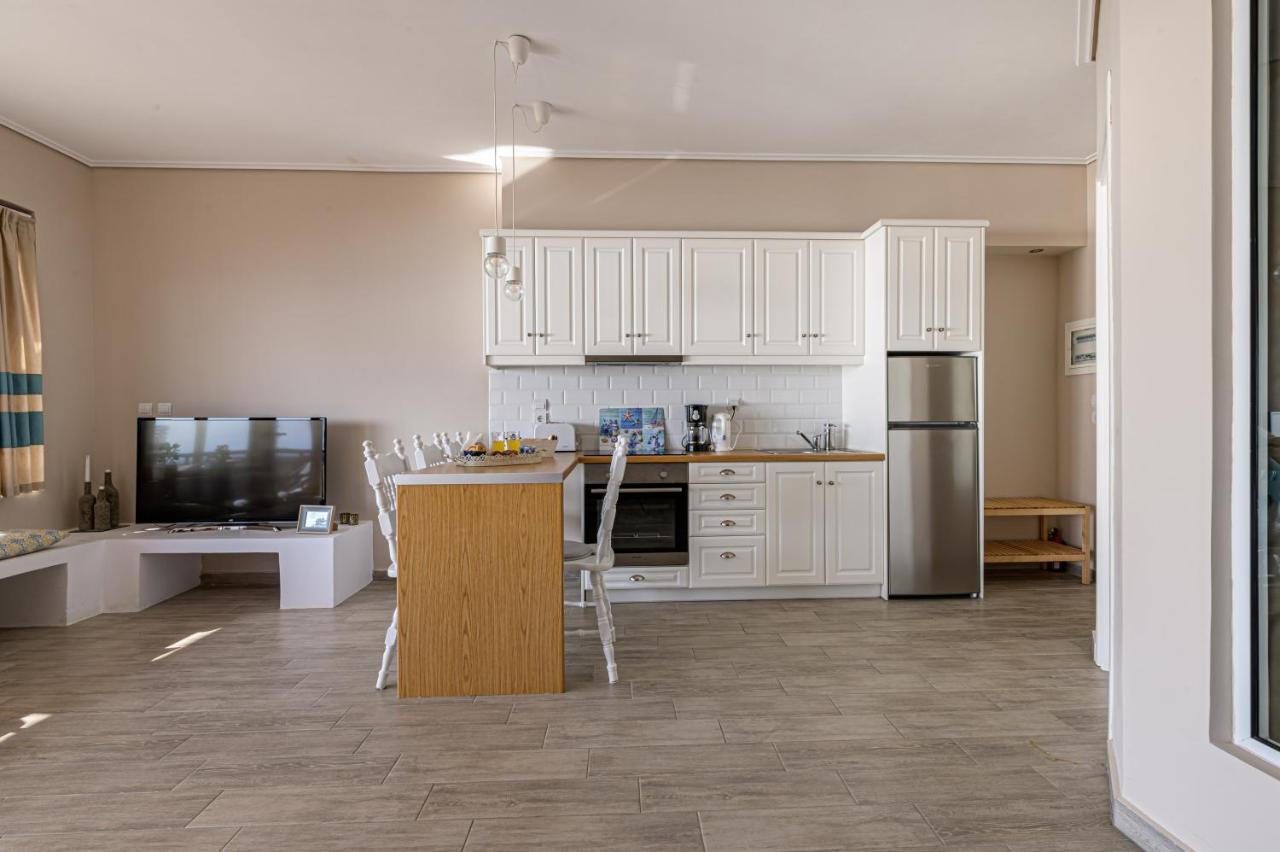 Paralio Astros Beachfront Suites Xiropigado Bagian luar foto